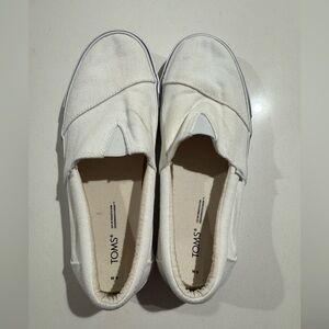 Tom’s Women’s Slip On White Canvas Shoes 9